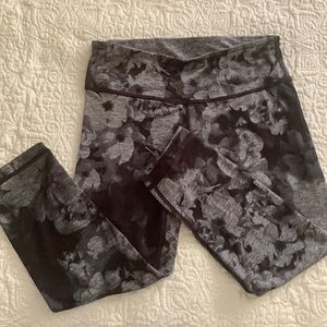 Workout leggings - small